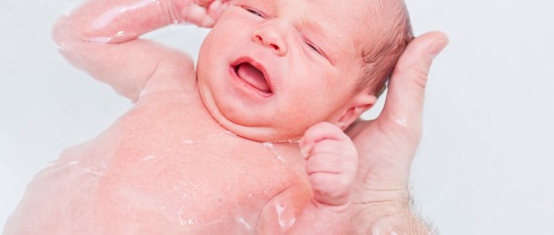 newborn first bath at home