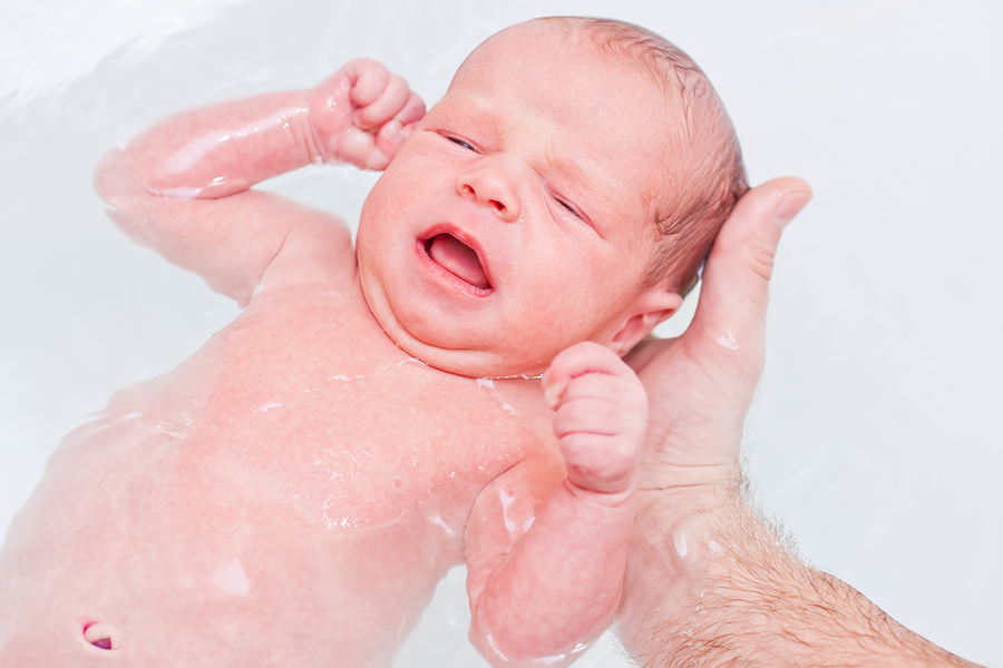 How to Bathe your Newborn Baby The First Bath 3 Bees and Me